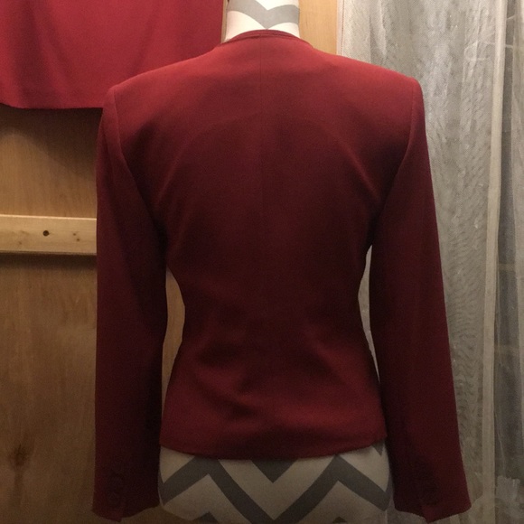 Valerie Stevens Petites 2pc suit cranberry 2P - Picture 4 of 9